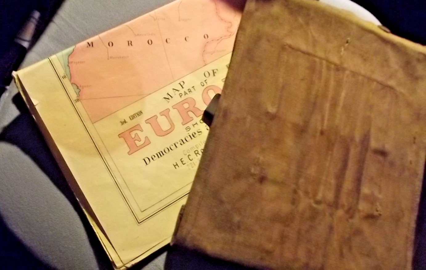 WW2 /AUSTRALIA 1942 MILITARY MAP HOLDER & MAP OF EUROPE / HEC ROBINSON / SYDNEY