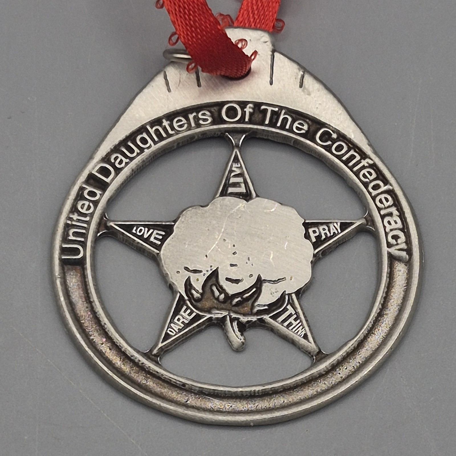 United Daughters of Confederacy Metal Emblem Medal Insignia 5 Point Star Motto