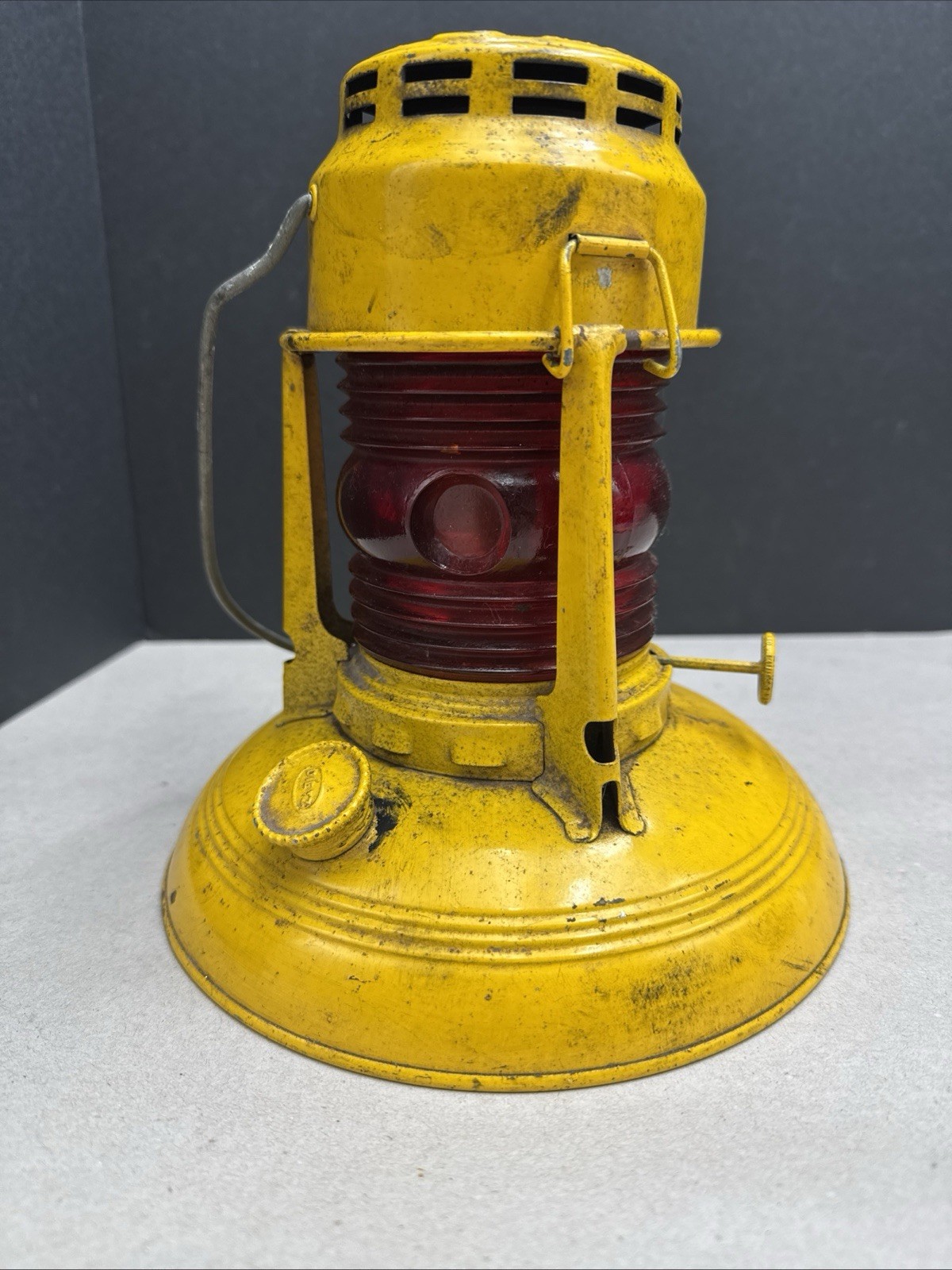 Dietz Yellow Metal No. 40 Traffic Gard Railroad Lantern Vtg. Red Glass Globe