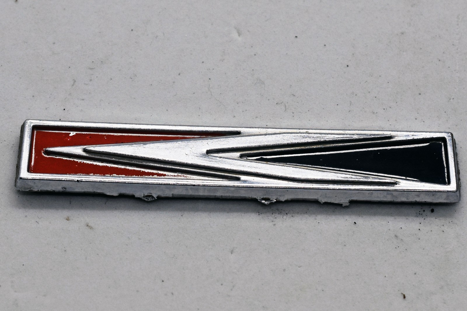 Original 1971 1972 1973 1974 Dodge Charger Arrow Medallion Emblem Part# 3506410