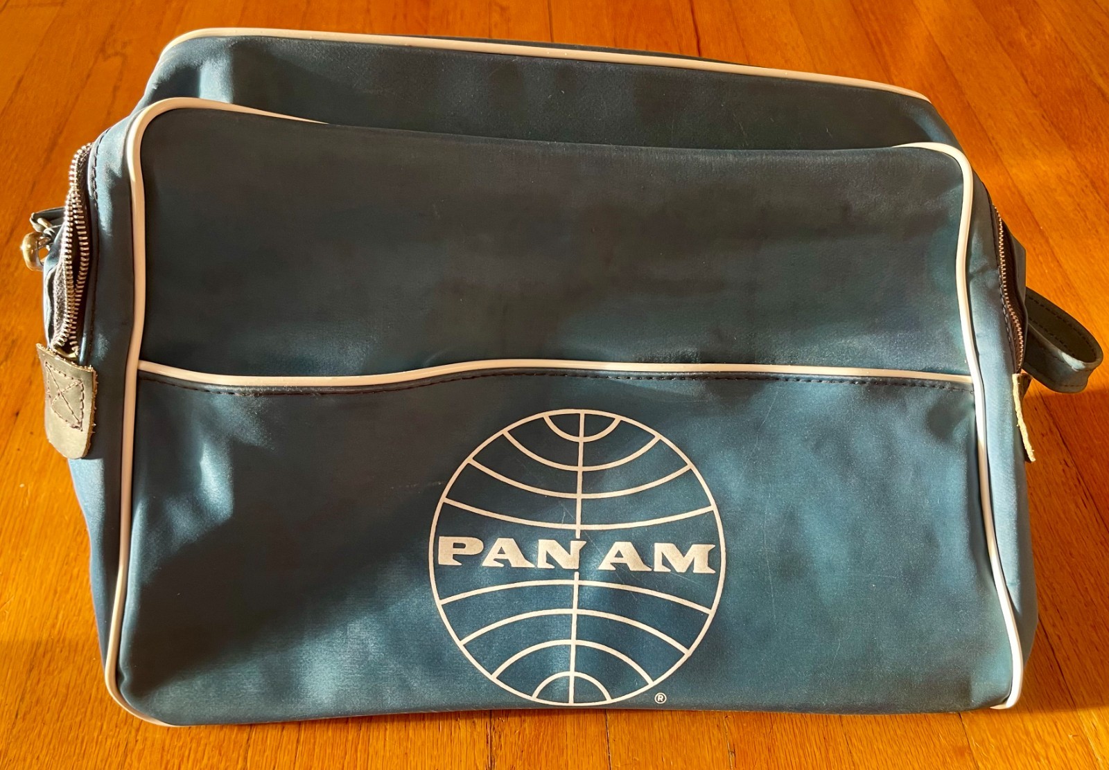 Vintage 1970s Pan Am Airlines Flight Bag Classic Blue Aviation - Hong Kong Vintage 1970s Pan Am Airlines Flight Bag Classic Blue Aviation - Hong Kong