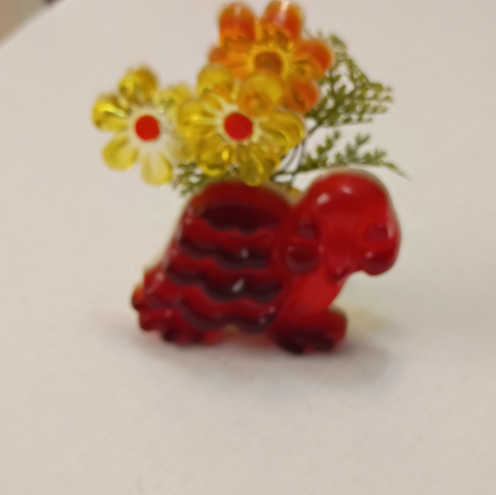 Vintage 1975 Red Turtle Plastic Figurine w/ Yellow Orange Flower Bouquet 3D