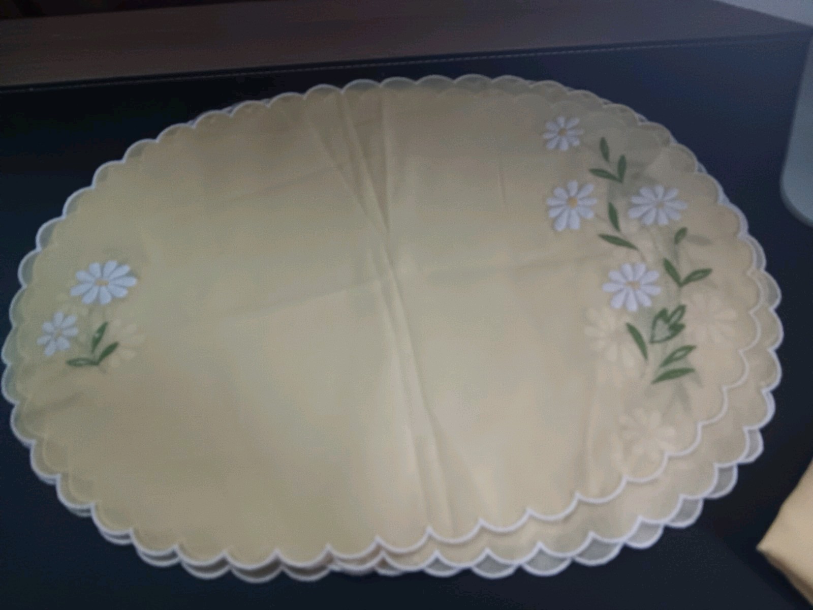 4 Vtg Sheer Placemats Yellow Daisy scalloped edge 3 napkins MCM