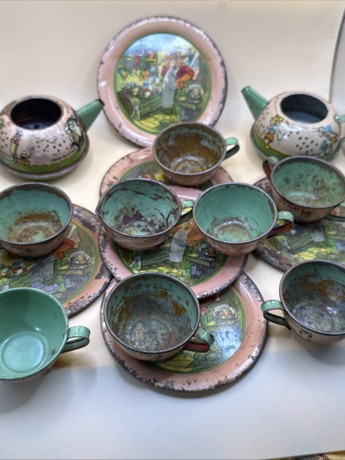 LOT 1930s Walt Disney Tin Cups Plates Teapots PINOCCHIO JIMINY FIGARO BLUE FAIRY LOT 1930s Walt Disney Tin Cups Plates Teapots PINOCCHIO JIMINY FIGARO BLUE FAIRY