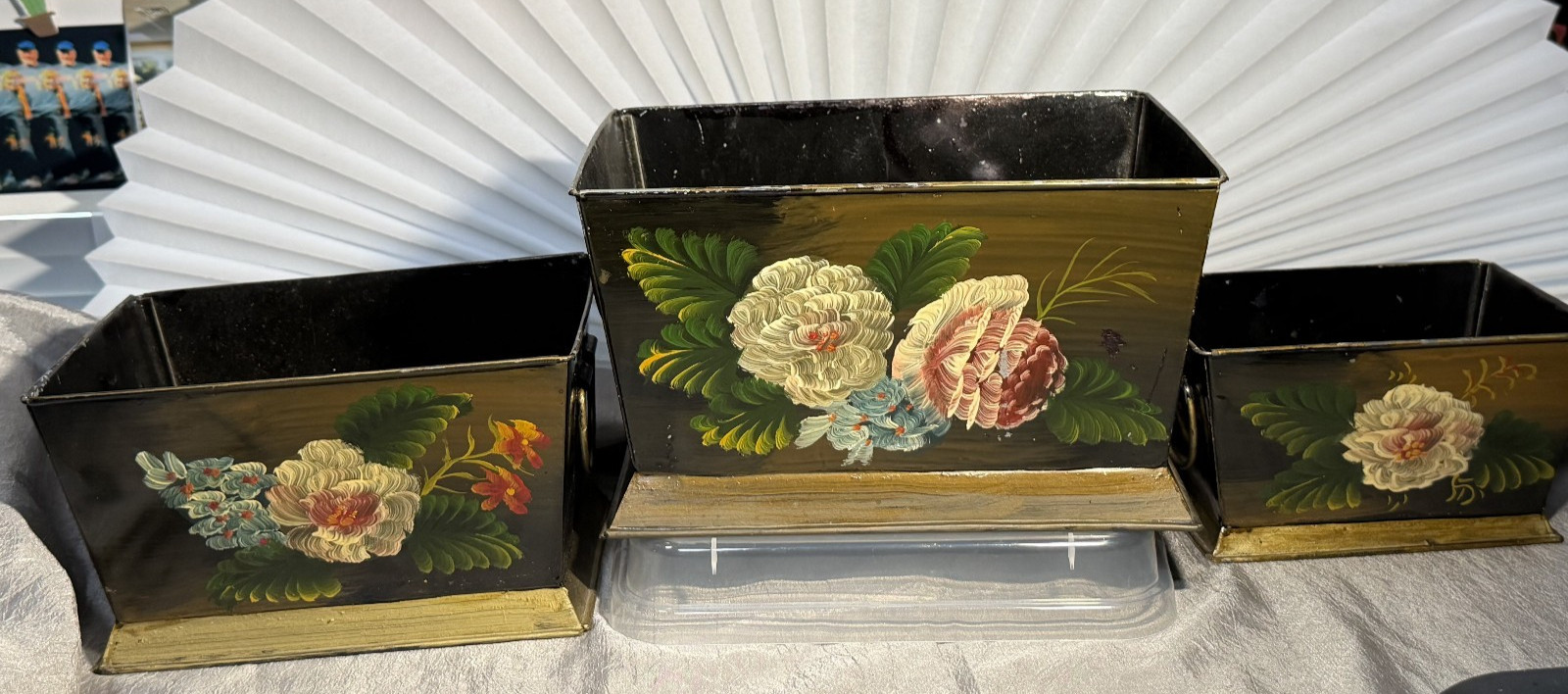 TOLEWARE RECTANGULAR HANDPAINTED 3 PC NESTING PLANTERS HANDLED LARGEST -8X 6X 5 TOLEWARE RECTANGULAR HANDPAINTED 3 PC NESTING PLANTERS HANDLED LARGEST -8X 6X 5