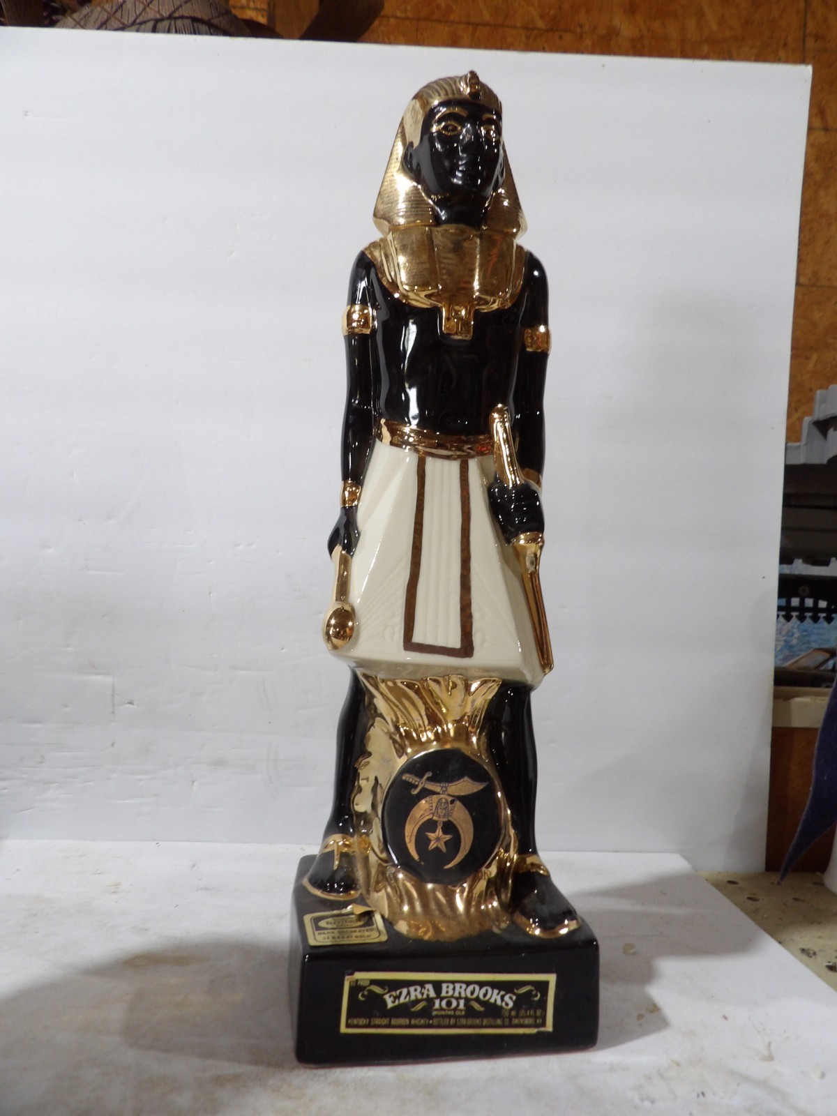 Ezra Brooks Shriner\'s  1979 Imperial Council Masonic King Tut Guard Decanter