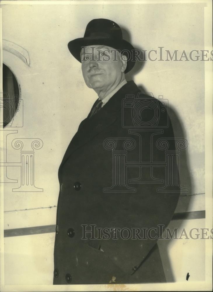 1935 Press Photo Cosmo Hamilton, English author, aboard the liner Berengaria