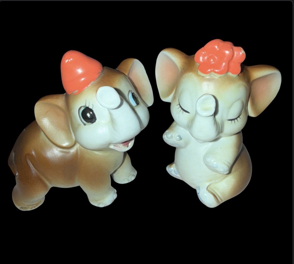 Lefton Vintage Elephant Salt Pepper Shaker Set Boy Girl Red Hat Bow Japan 1960s