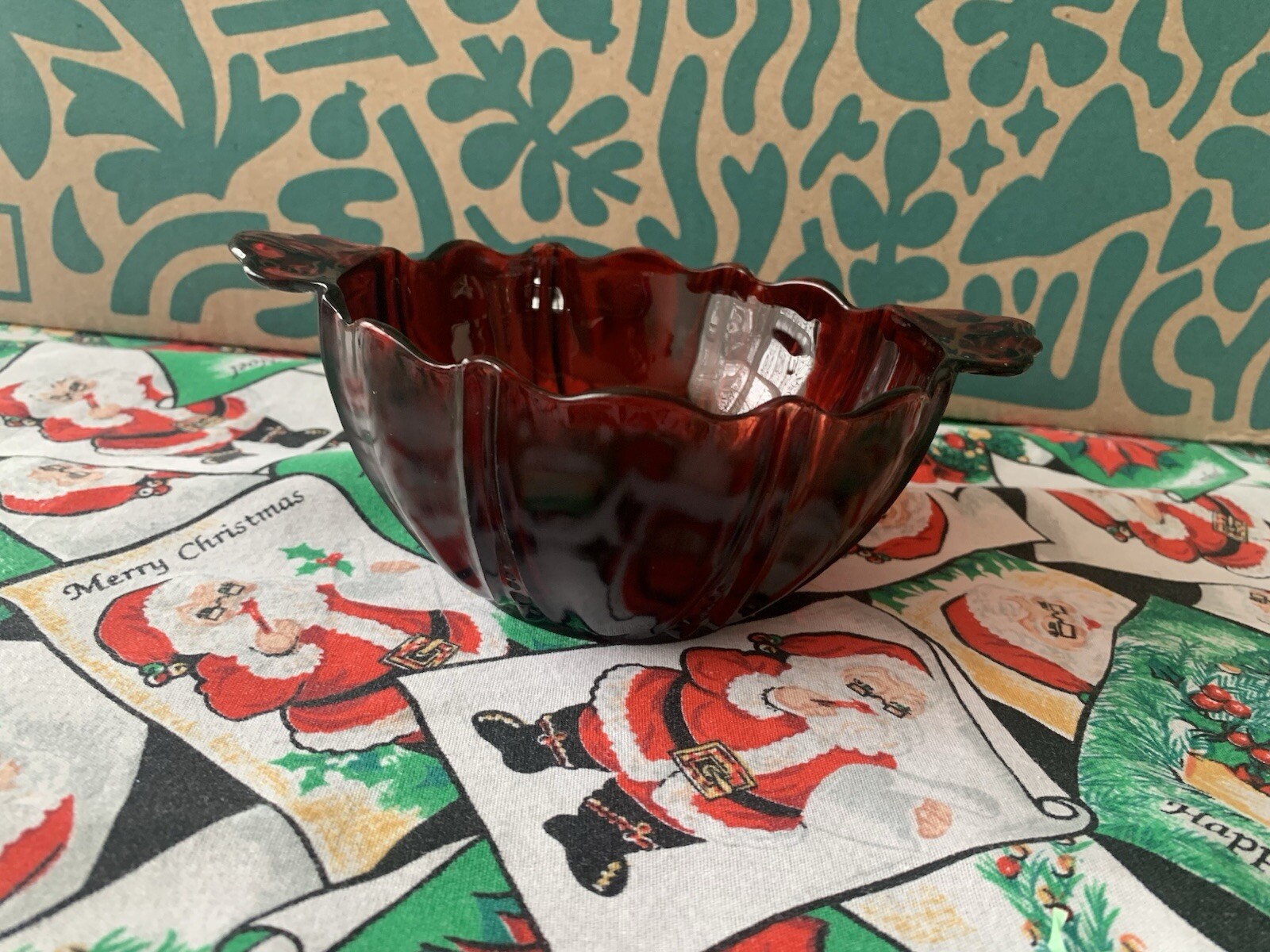 Anchor Hocking Glassware Royal Ruby Red Oyster & Pearl Glass Bowl Vintage 