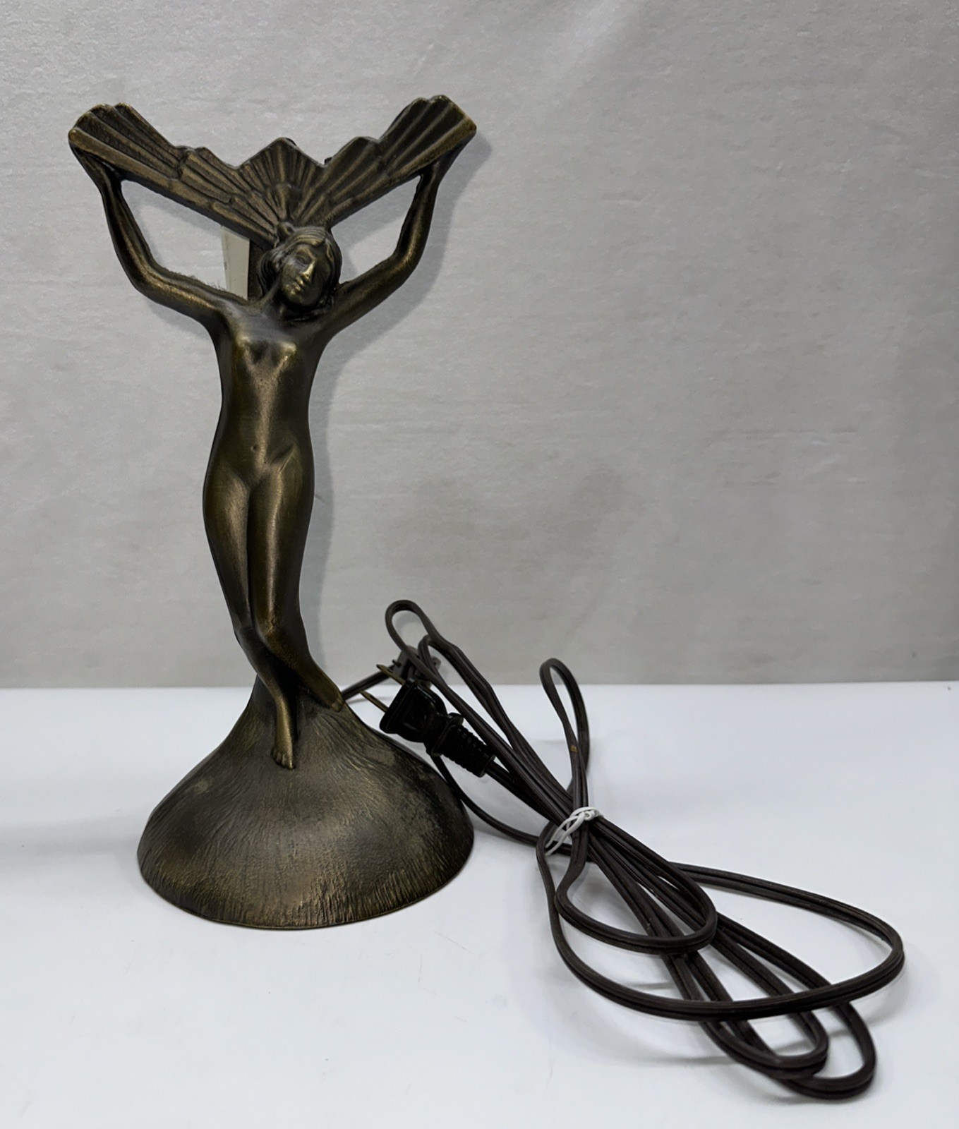 VTG Art Deco Handley 8004 Table lamp Nude Woman Lady Winged Victory  Base 10.5\