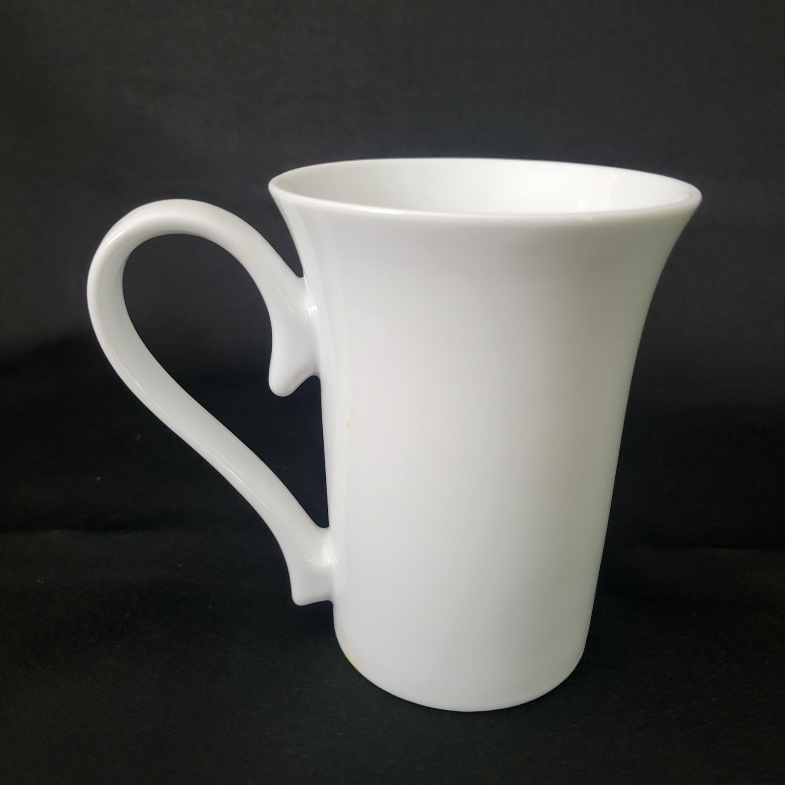 Starbucks Fabrique Pour White Coffee Mug Handle Baroque Scroll Handle 12oz EUC