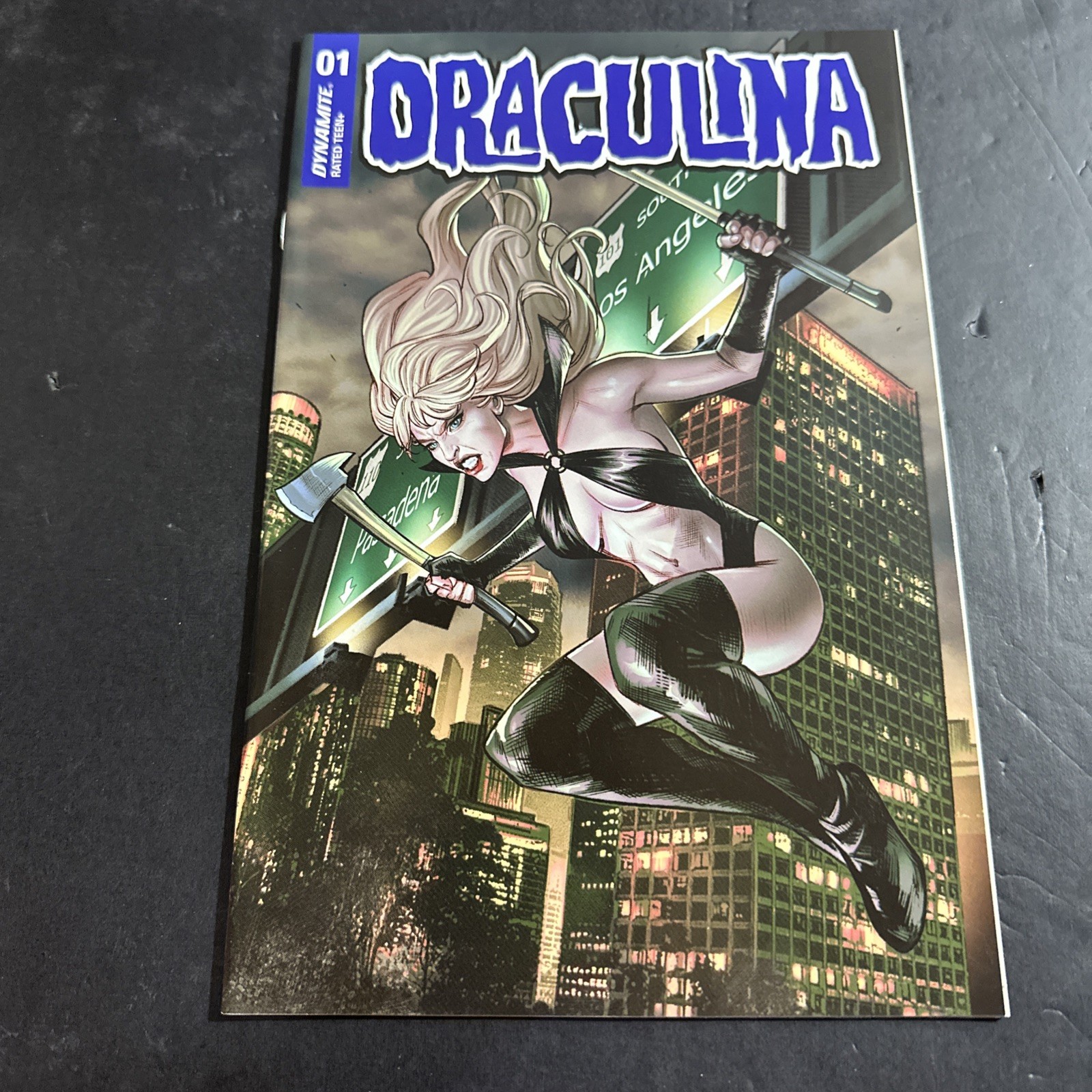 Draculina #1 - Variant (Covers R Vf/Nm J8 Draculina #1 - Variant (Covers R Vf/Nm J8