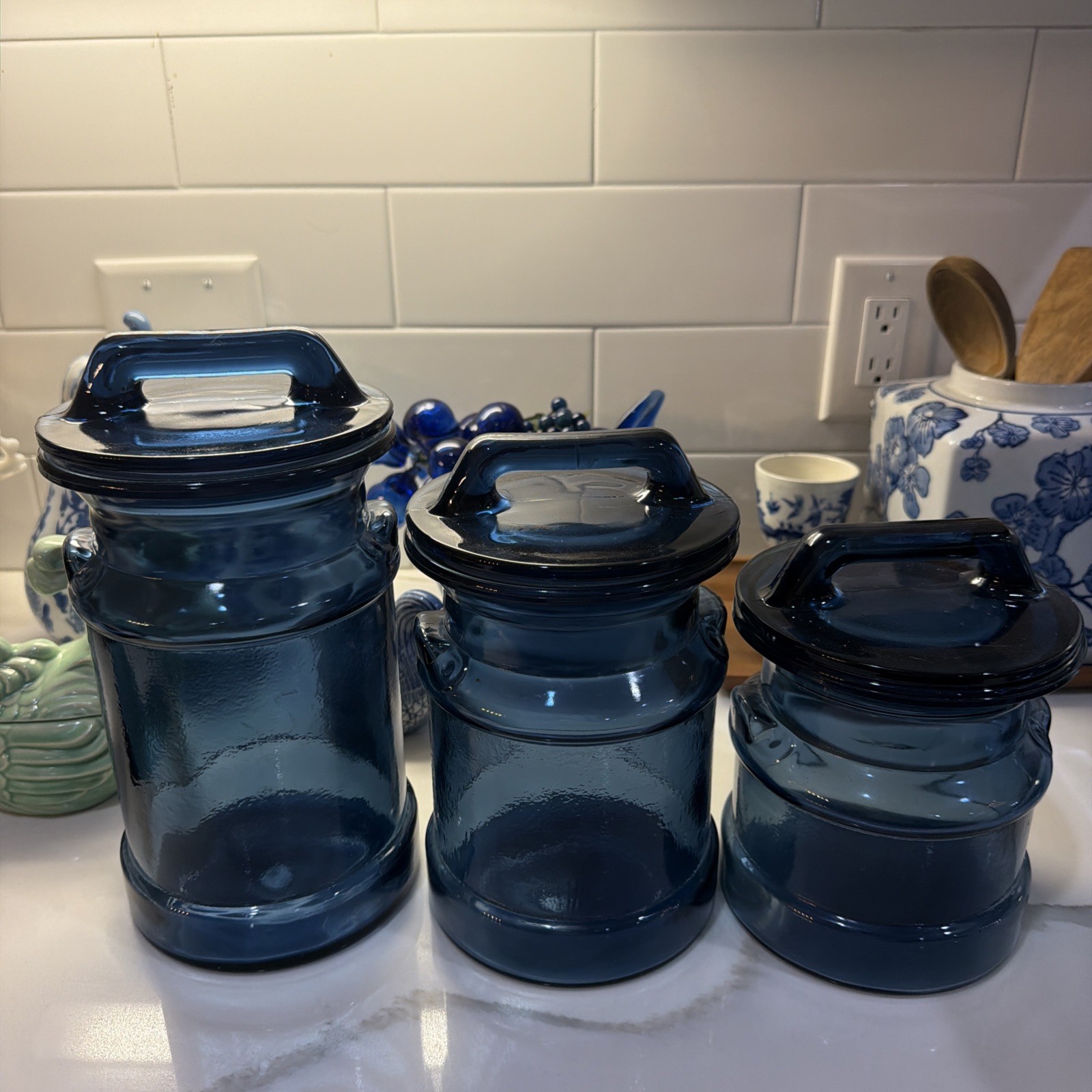 3 Piece Set Of Vintage Dark Blue LE Smith Apothecary Jars With Lids 3 Piece Set Of Vintage Dark Blue LE Smith Apothecary Jars With Lids