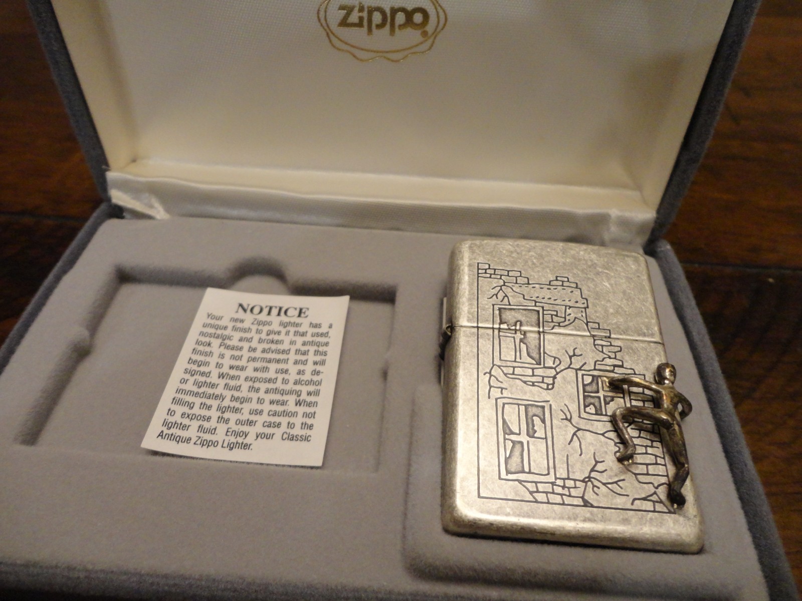 MAN CLIMBING BUILDING LIMTED EDITION ZIPPO LIGHTER MINT IN BOX 920/3000 1996 MAN CLIMBING BUILDING LIMTED EDITION ZIPPO LIGHTER MINT IN BOX 920/3000 1996
