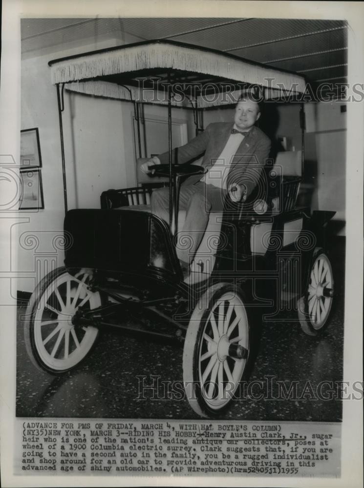 1955 Press Photo Henry Austin Clark Jr. poses at 1900 Columbia electric surrey
