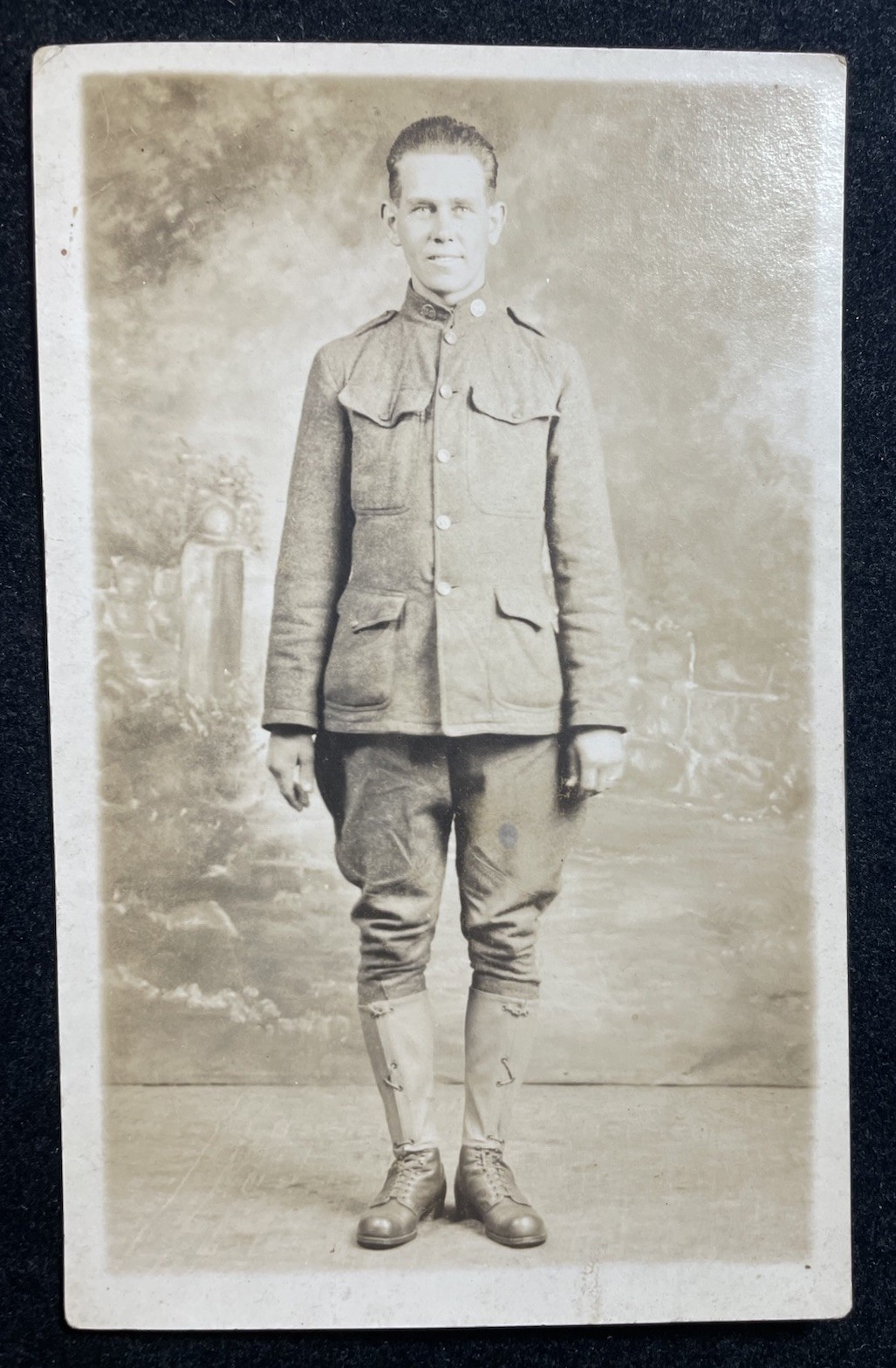 MAN IN WORLD WAR I UNIFORM ANTIQUE 1918 REAL PHOTO POSTCARD P134