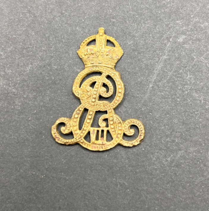 WW1 Edward VII ERI Royal Cypher Brass Cap Collar Badge JR Gaunt London