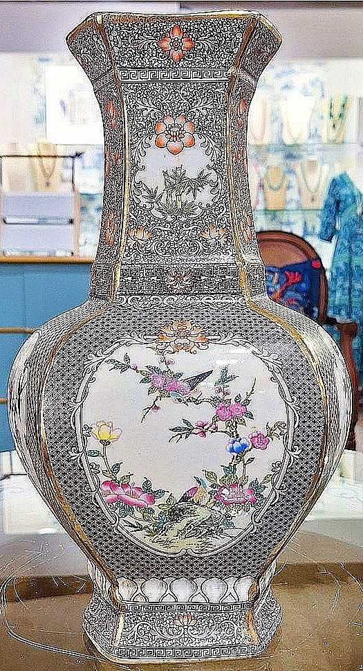 Polychrome and Black Porcelain Baluster Chinoiserie Vase. Hand Painted (12.5\