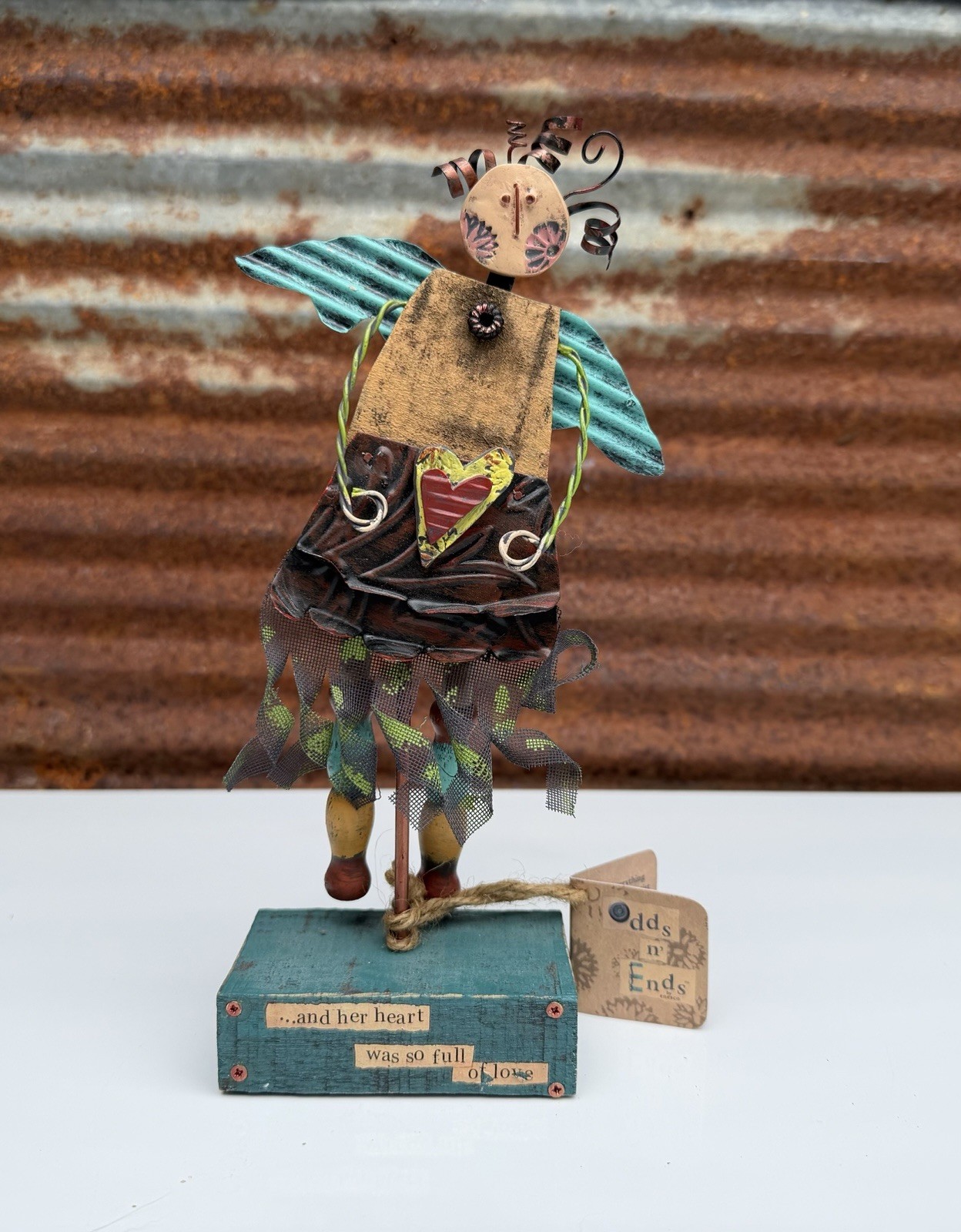 Lori Siebert Odds N Ends Happy Day Angel Figurine Enesco Folk Art Primitive 2010