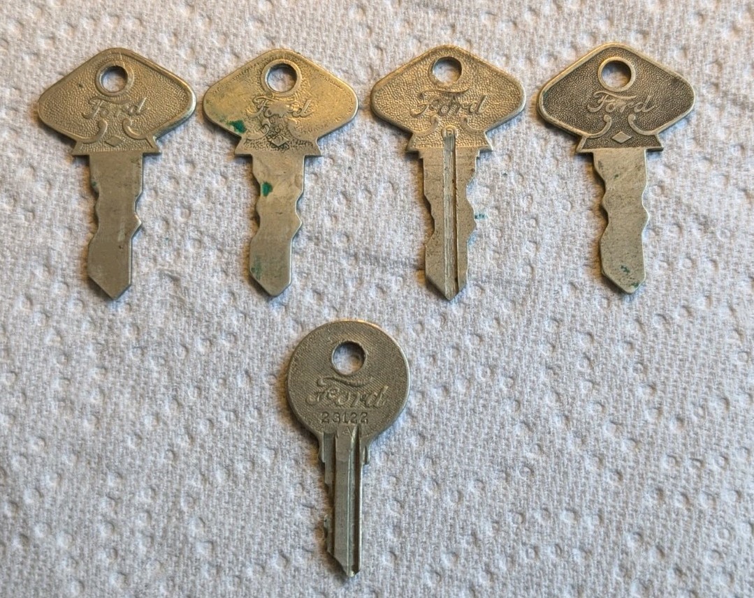   Model T Ford  Ignition Keys Lot Of  (5) Keys