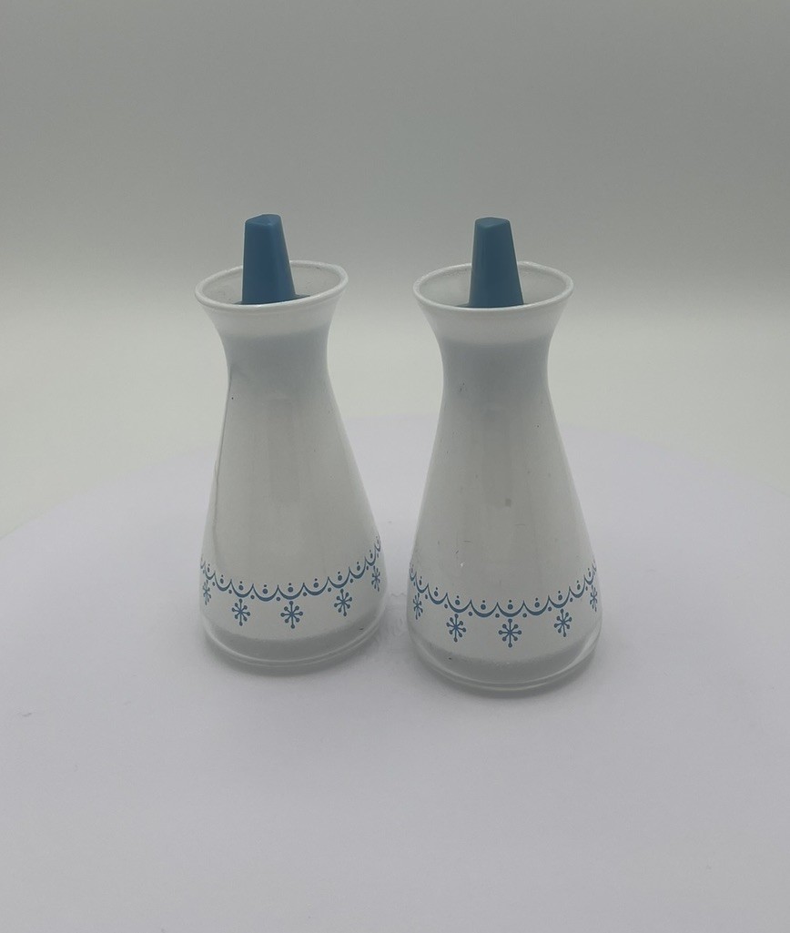 Vtg. Pair Of Pyrex salt and pepper shakers - \