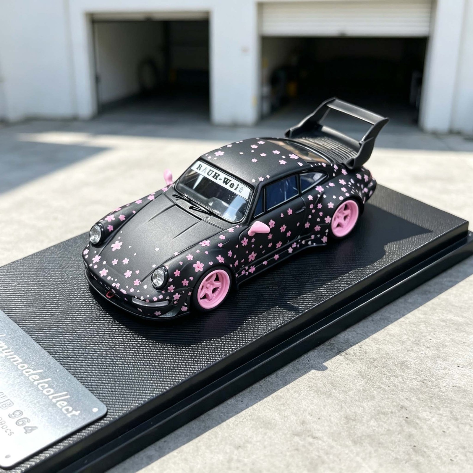 1/64 911 964 RWB Style Widebody High Wing Sakura Livery Diecast Model