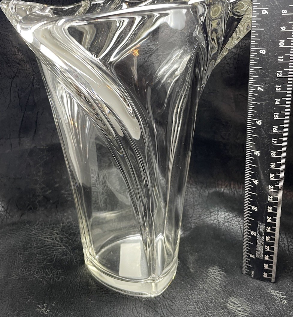 VINTAGE Mikasa Chrystal Swing Vase 9.5\