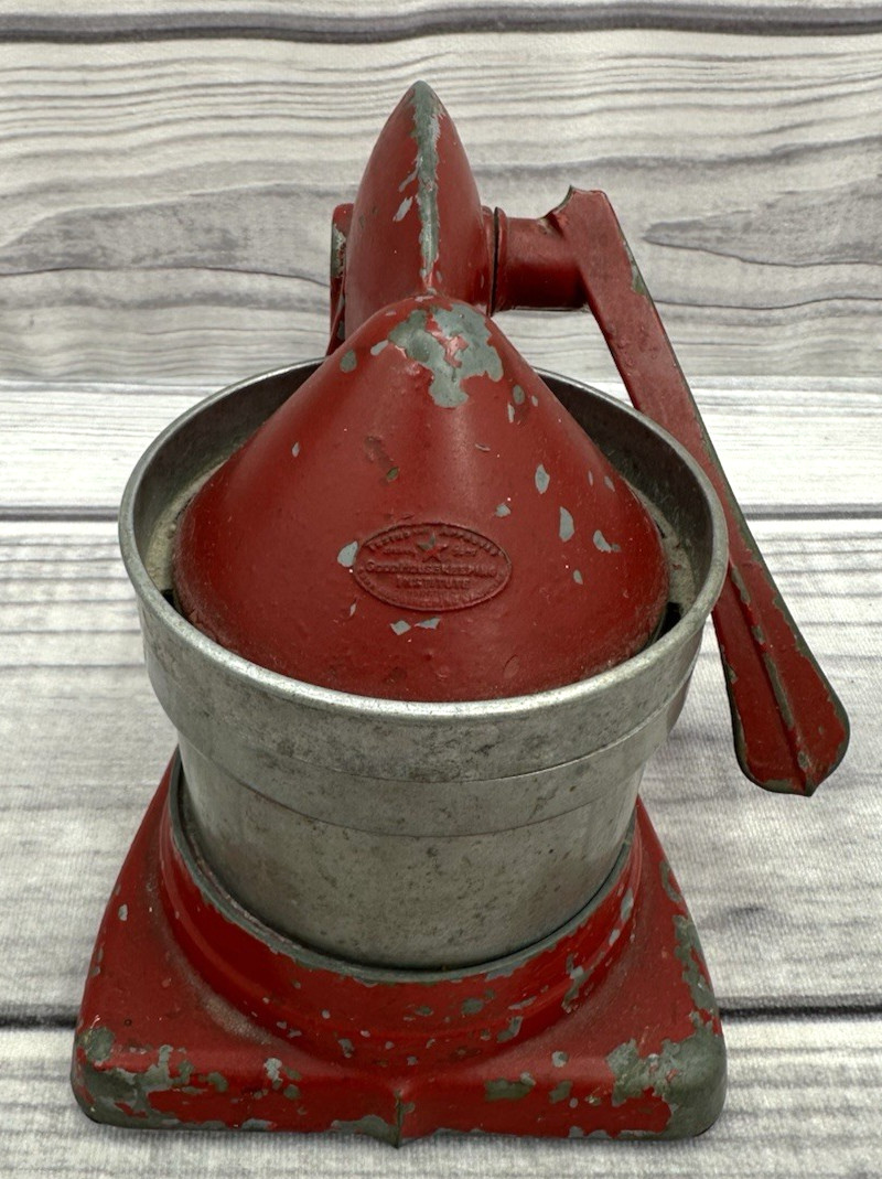 VINTAGE RED STREAMLINE SUPER JUICER - NATIONAL DIECASTING CO - GOOD HOUSEKEEPING