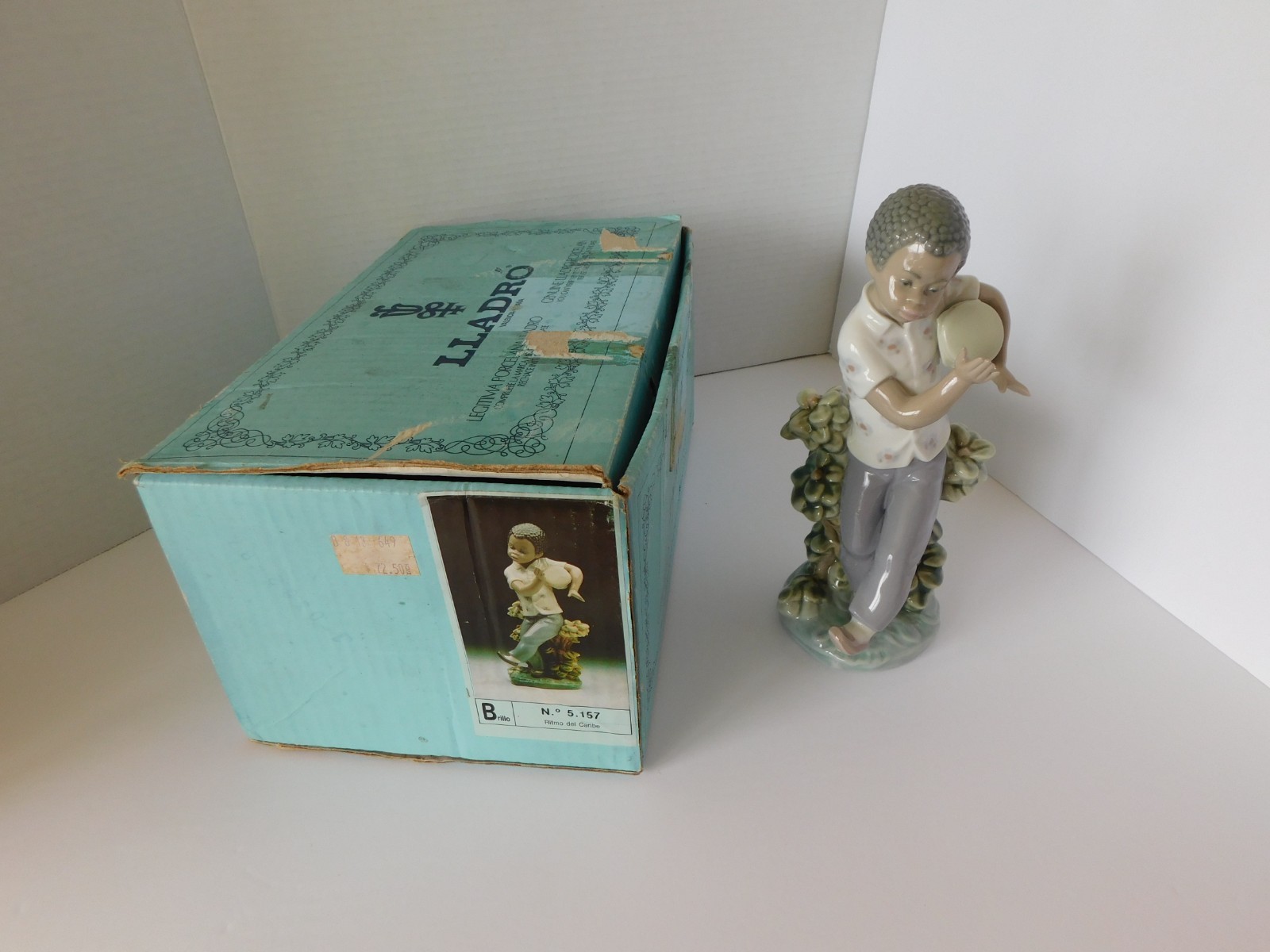 STUNNING LLADRO SPAIN FIGURINE #5157 BONGO BEAT - BOY WITH DRUM - ORIGINAL BOX