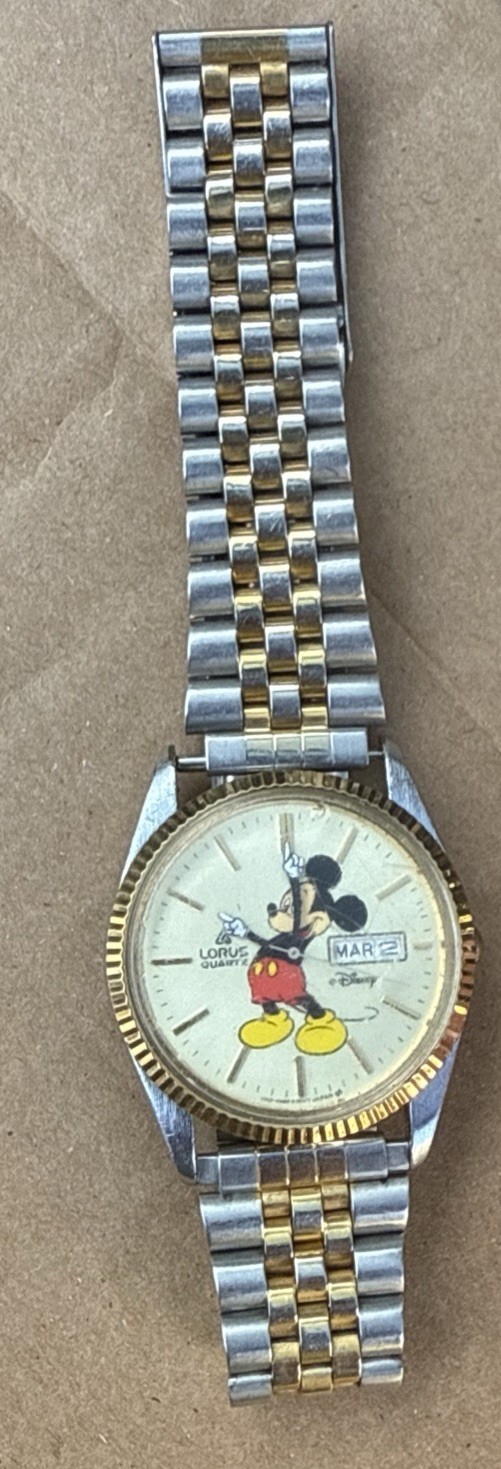 Vintage Lorus Quartz Mickey Mouse Watch Two-Tone Metal Band Disney Day/Date Vintage Lorus Quartz Mickey Mouse Watch Two-Tone Metal Band Disney Day/Date