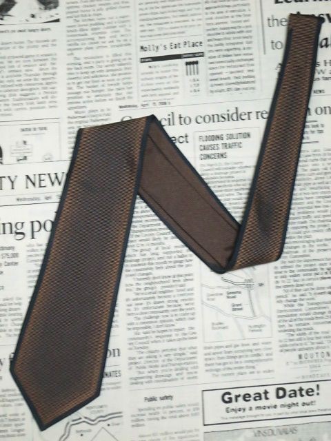Mila Schon Excellent condition item Micro sheen Tie Made in Italy 100 Silk Gradi