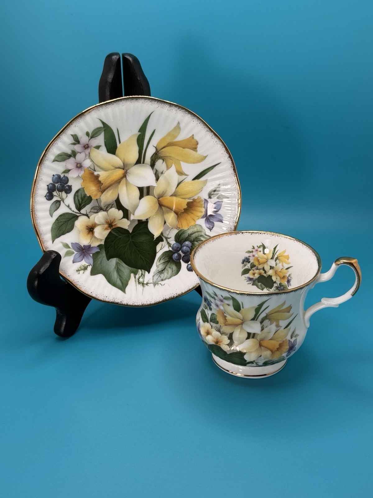 VINTAGE Queen’s Rosina Bone China Tea Cup & Saucer England Floral Gold