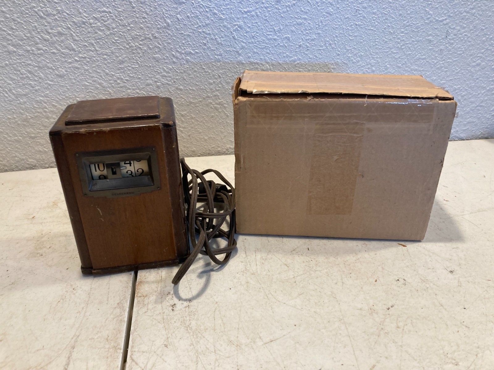 Rare Art Deco Telechron Minitman Digital Clock Model - 8B03, Circa 1930s P/R Rare Art Deco Telechron Minitman Digital Clock Model - 8B03, Circa 1930s P/R