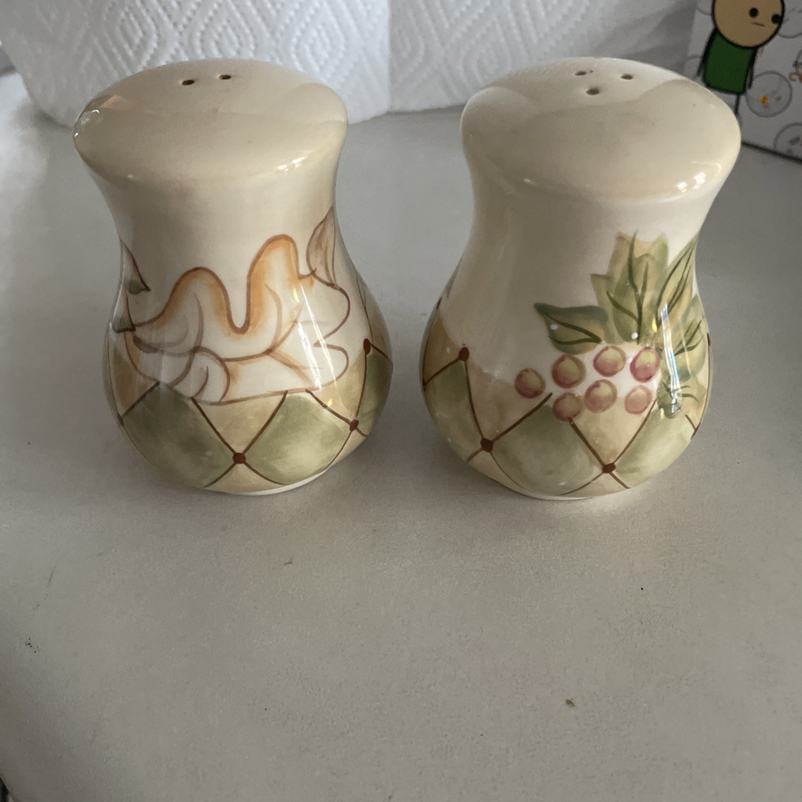 VTG Diamond Pattern Ceramic Mushroom Salt & Pepper Shakers - 3.5” T EUC