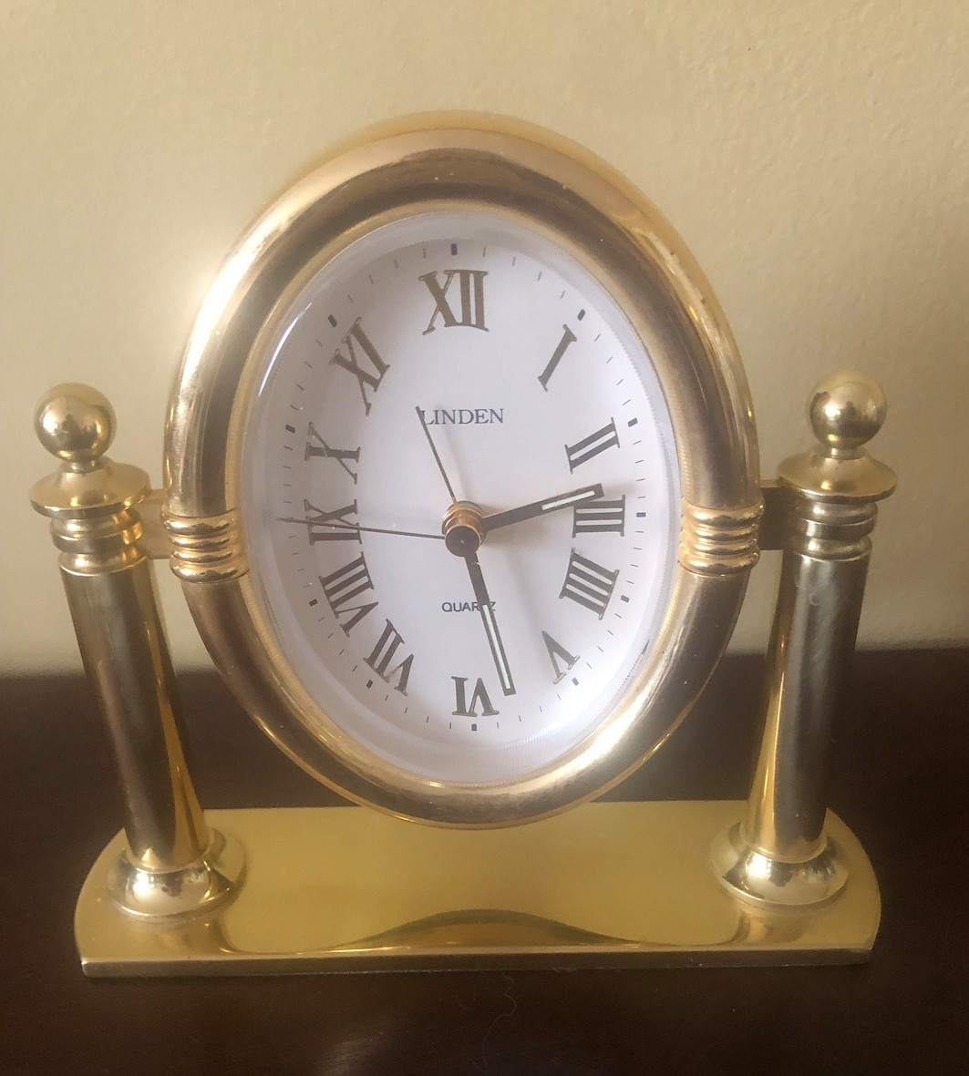 Vintage Linden Desk Clock in Excellent Working Condition ~ Nice Decorative Piece