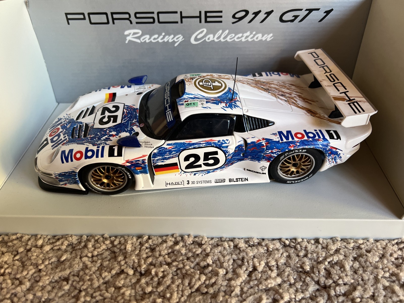 UT Models 1/18 Porsche 911 GT1 Racing Collection Mobil 1 Le Mans Diecast Model UT Models 1/18 Porsche 911 GT1 Racing Collection Mobil 1 Le Mans Diecast Model