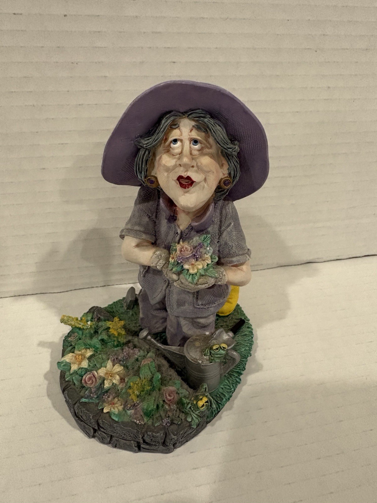 Doug Harris “I Dig Gardening” (Flowers) Figurine Russ Berrie #13190