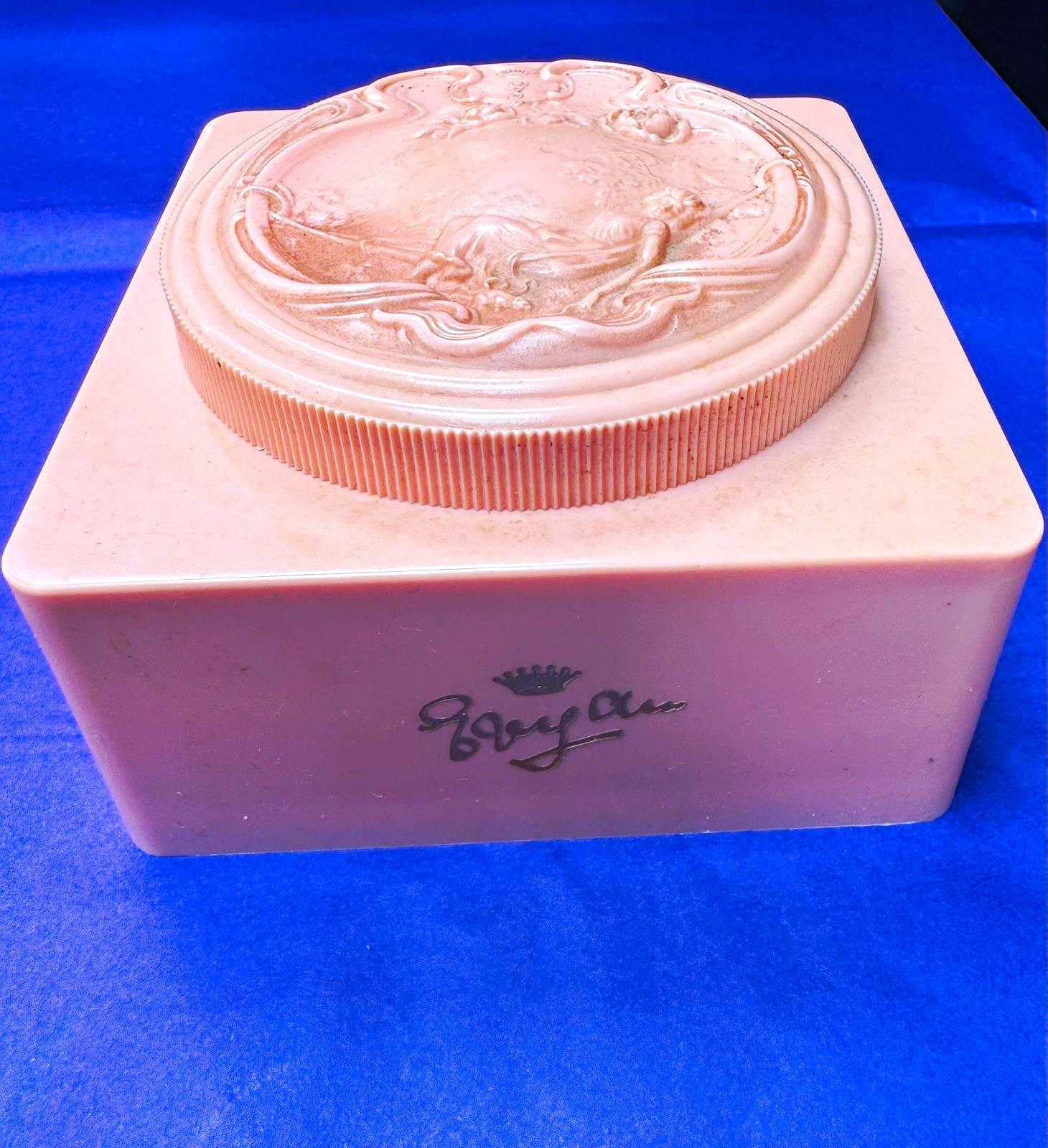 Vintage Unused Evyan White Shoulders dusting powder box