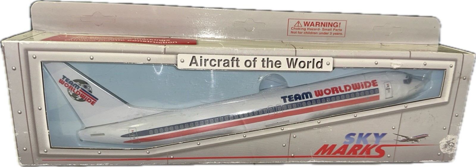 Sky Marks Aircraft Of The World Team Worldwide Boeing 738 1/130 Scale Model