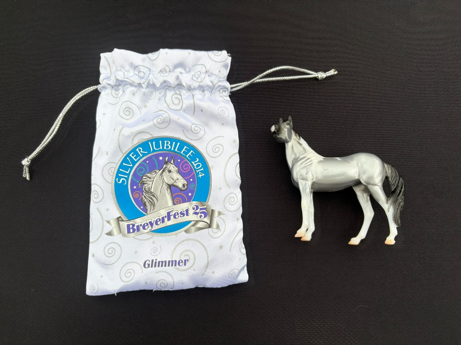 Breyer - Breyerfest 2014 Glimmer Silver Jubilee With Bag