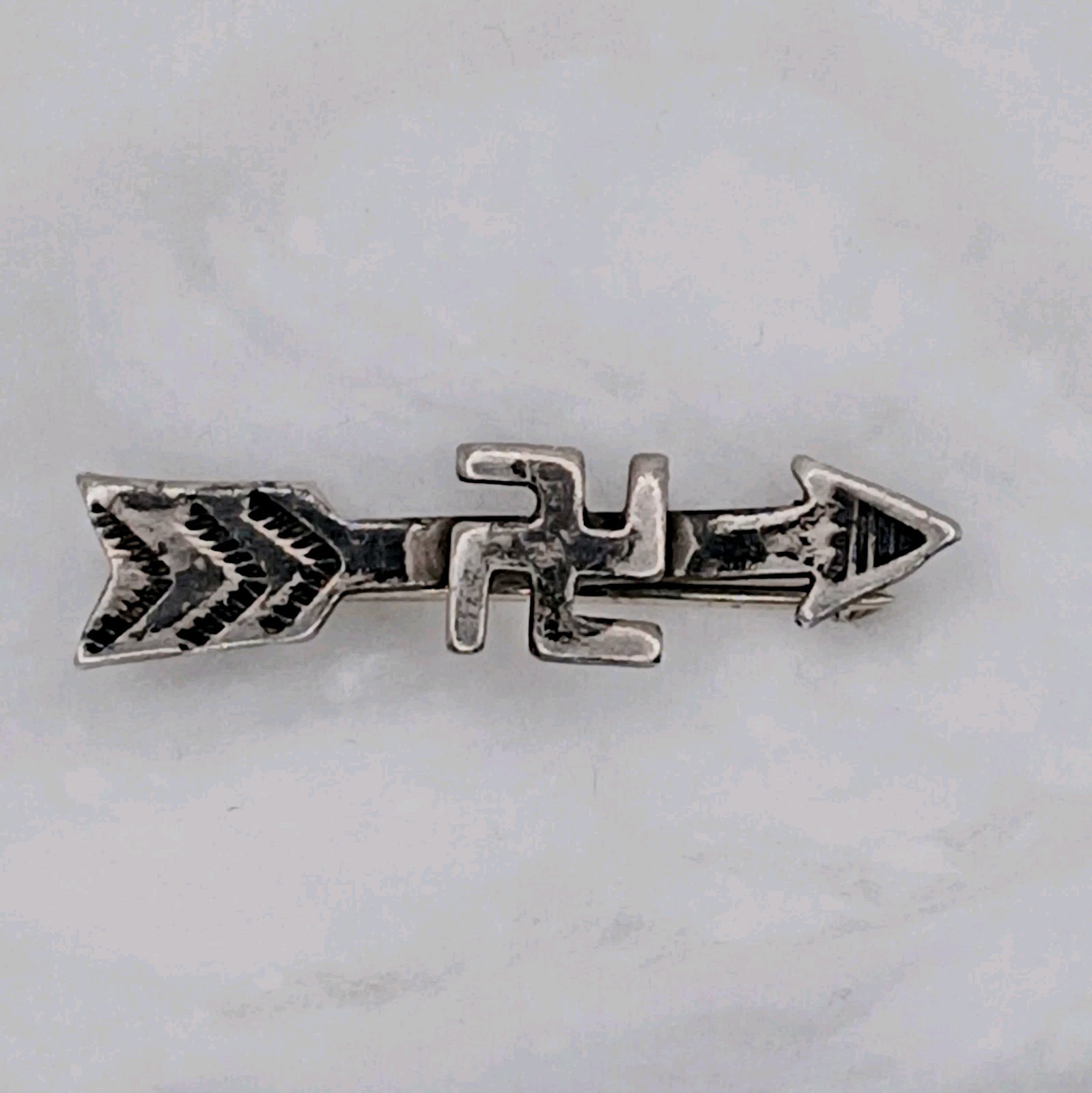 Antique Pre-1940 Petite Vintage Navajo Native Whirling Log Arrow Silver Pin Antique Pre-1940 Petite Vintage Navajo Native Whirling Log Arrow Silver Pin