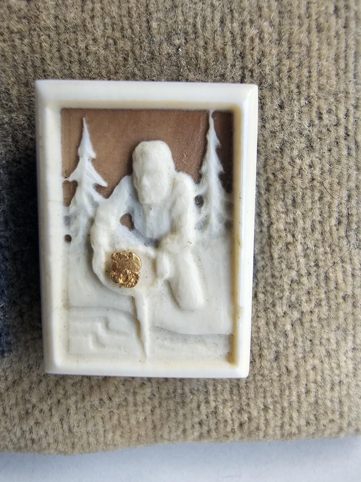 Vintage Alaska Gold Miner Panning 3D Pin Brooch Real Gold Nugget Souvenir
