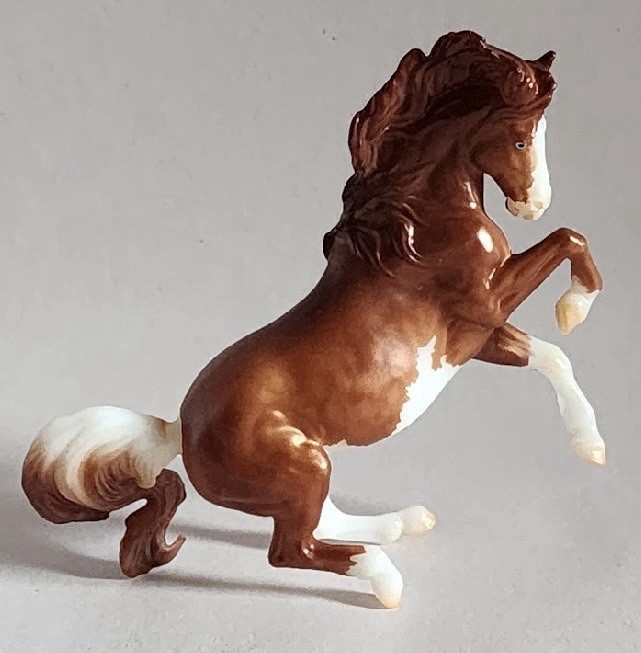 Breyer 2021 Dahlia Chestnut Splash Croi Stablemate Club Gambler's Choice Horse