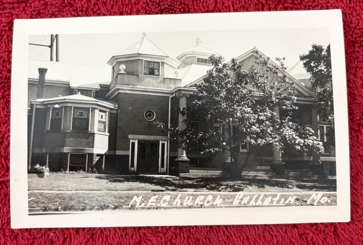 Gallatin Missouri M E Church Street View MO Postcard ME