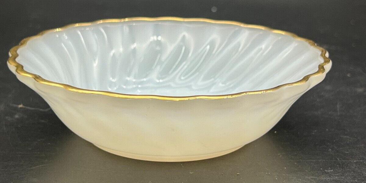 Vintage Anchor Hocking Heat Resistant Gold Trim Shell Dessert Berry Bowl
