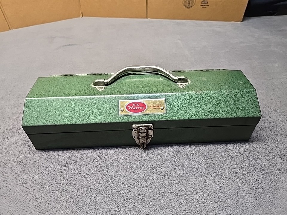 Vintage S-K Wayne Tools Metal Green Tombstone Toolbox Made In USA 16”x6\