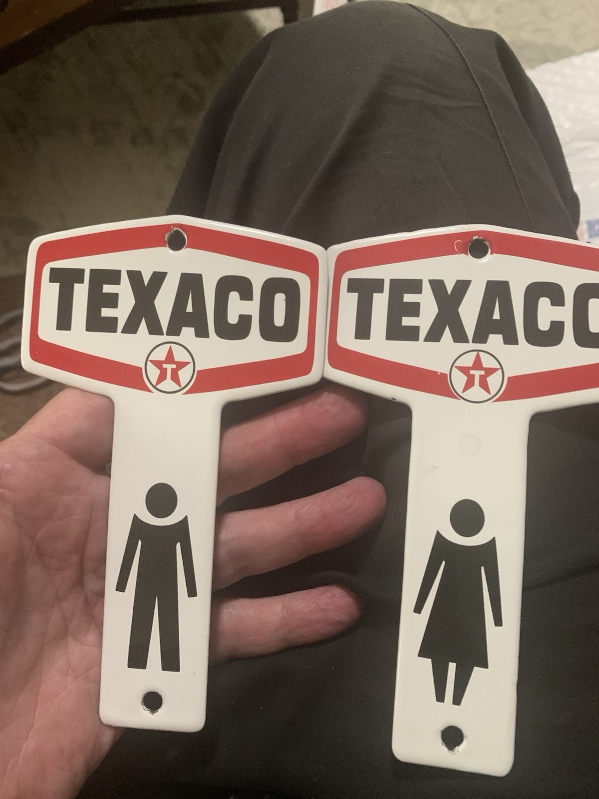 VINTAGE TEXACO MEN\'S & WOMEN\'S PORCELAIN GASOLINE PUMP STATION MOTOR OIL SIGN