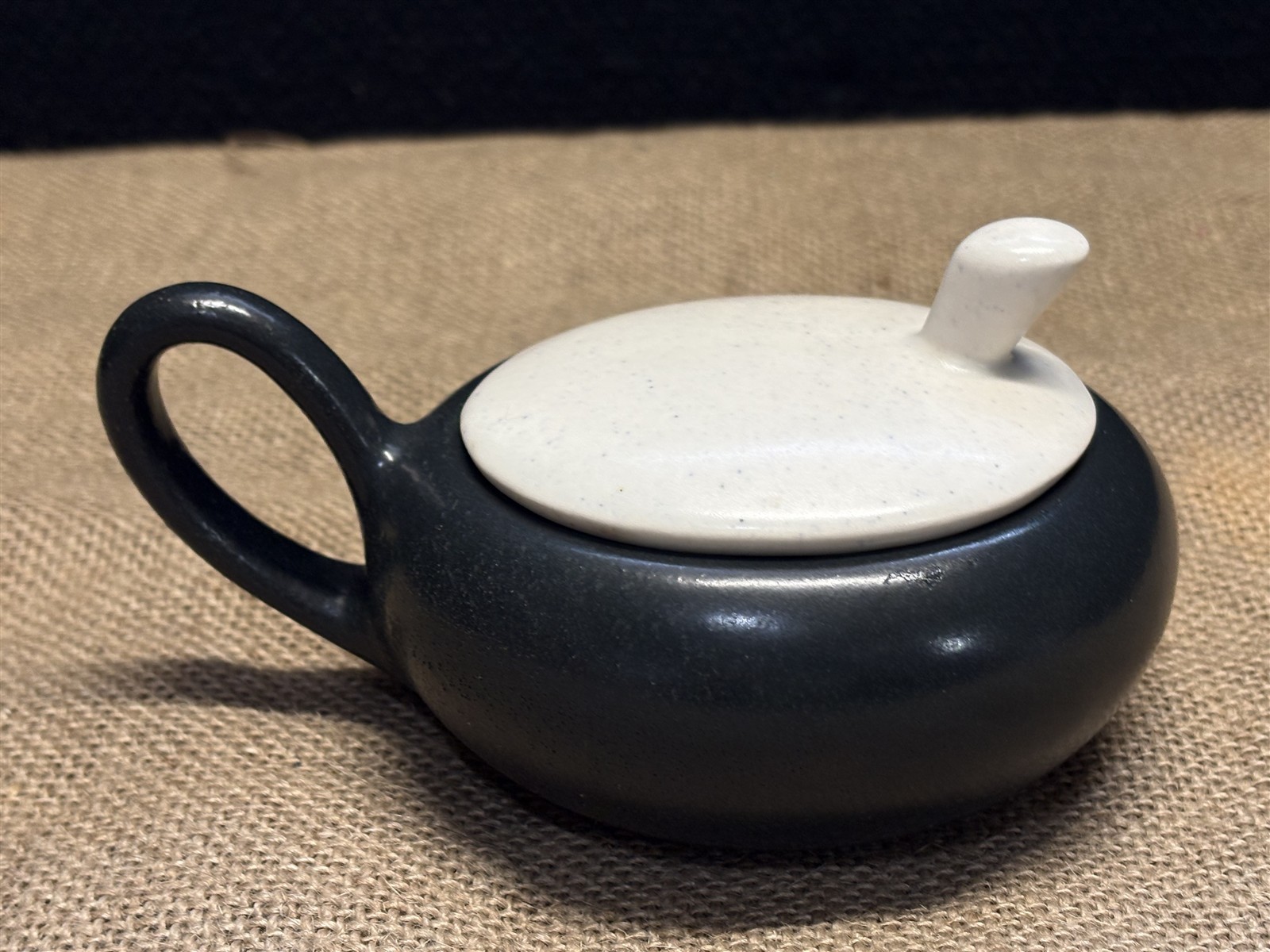 Sugar bowl with lid, Metlox Poppytrail Contempora, California Sugar bowl with lid, Metlox Poppytrail Contempora, California