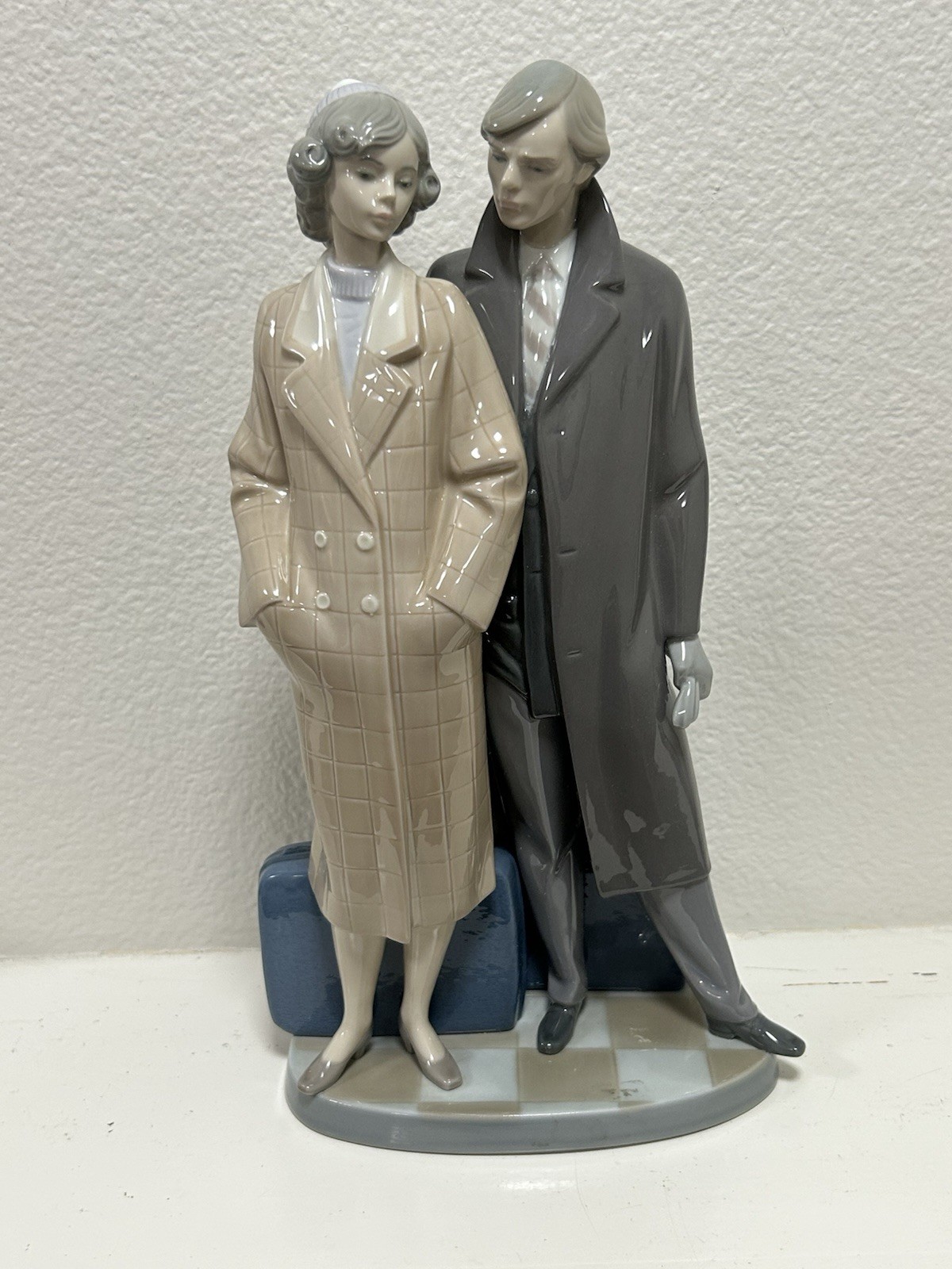 Lladro 5583 “Sad Parting” Porcelain Figurine – No Box