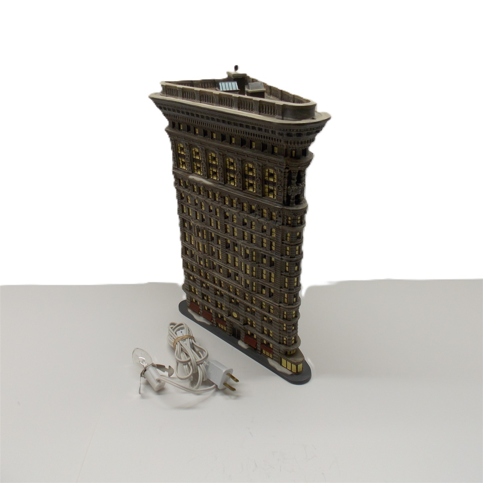 Department 56 Christmas in the City Flatiron Building 2006 Village Retired Rare